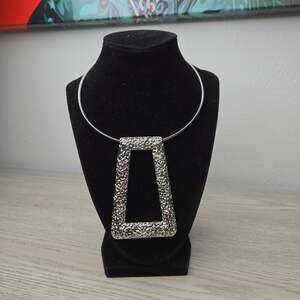 Pebbled Silver Tone Geometric Pendant Statement Necklace